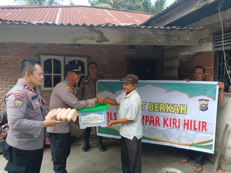Lagi! Jumat Berkah, Polsek Kampar Kiri Hilir Berbagi Sembako Kepada Warga Kurang Mampu