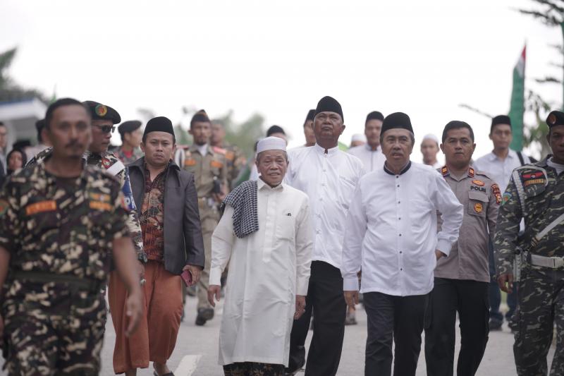 Mata Tertuju Saat Sosok Syamsuar yang Religi Datang