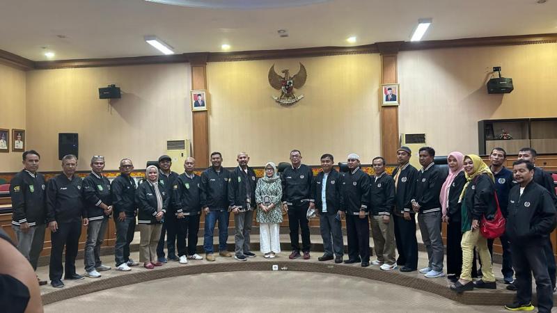 Lepas Kontingen ke Porwanas XIV, Pemprov Riau Harap PWI Riau Kembali Raih Kemenangan