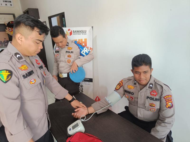 Sub Satgas Dokkes Patroli dan Lakukan Pelayanan Kesehatan Terhadap Personel OMP LK - 2024