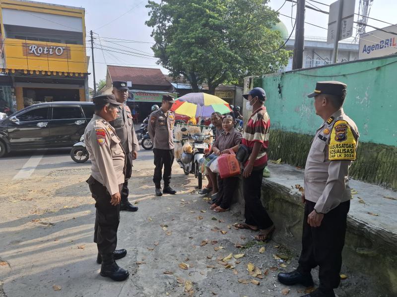 Gencar Sambangi Warga, Binmas Polda Riau Sampaikan Imbauan Pilkada Damai