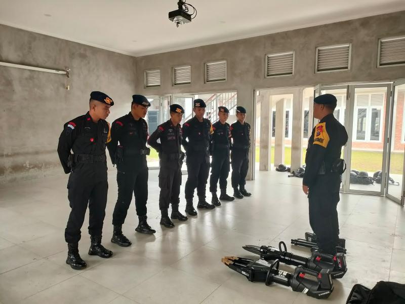 Team SAR BRIMOB Polda Riau Latihan Pengoperasian Weber Rescue mendukung OMP 2024 Antisipasi Bencana
