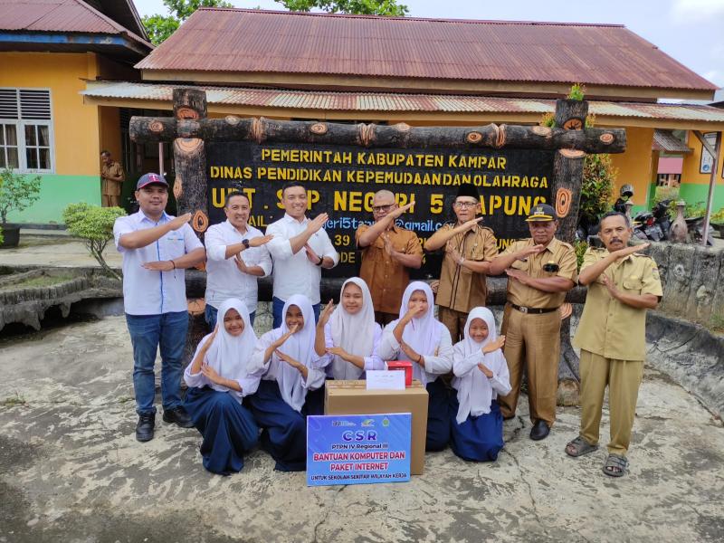 Distribusikan 28 Komputer, Komitmen PTPN IV Regional III Perkuat Cyber Education Sekolah Pinggiran
