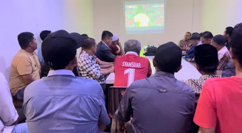 Syamsuar Nobar Pertandingan Timnas vs Australia di Tengah Kesibukan Sebagai Cagubri