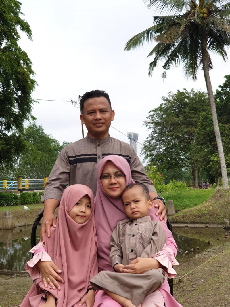 Berikan Restu Istri Maju di Pilkada Siak, Ternyata Seperti Ini Sosok Dr Afni Z di Mata Sang Suami