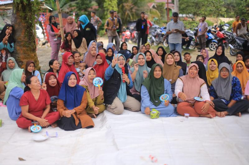 Gaya Santai Cabup Siak Dr.Afni, Kampanyenya Dihadiri Ratusan Massa