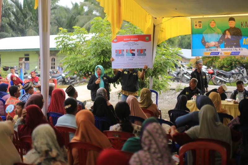Dr.Afni Kampanye di Kampung Halaman, Dihadiri Tetangga dan Adik Didik Pramuka