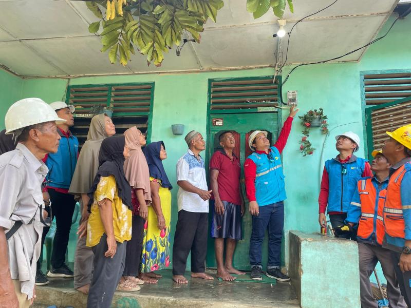 PLN Sukses Bangun Infrastruktur Kelistrikan, 200 KK Warga Dusun Terpencil, Kini Nikmati Listrik 24 Jam Dari PLN