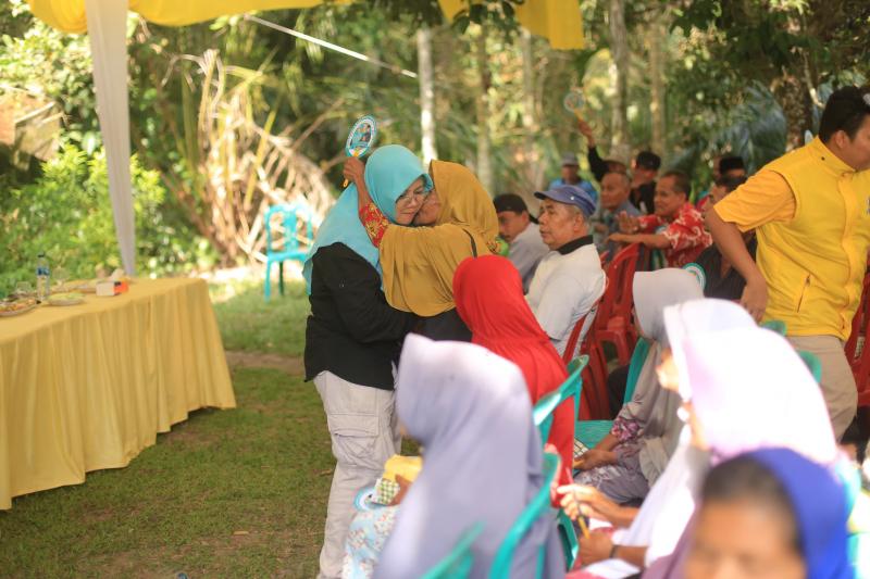 Dr.Afni Kampanye di Mempura, Warga: Datuk Beliau Guru Ngaji dan Tokoh Agama