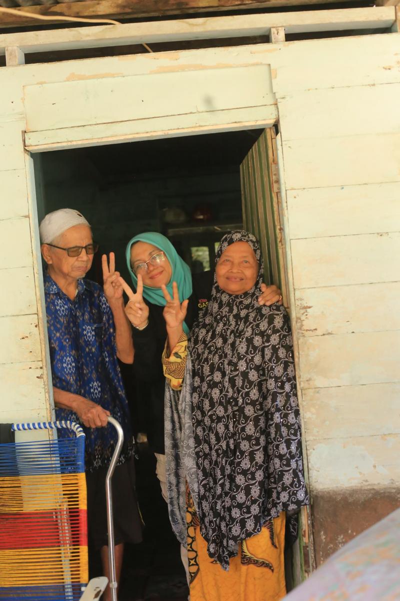 Mengalami Kebutaan, Tokoh Masyarakat Sabak Auh ini Dukung Dr.Afni Jadi Bupati