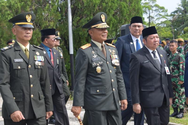 Danrem 031/Wira Bima Hadiri Upacara Hari Pahlawan ke-79 di Provinsi Riau