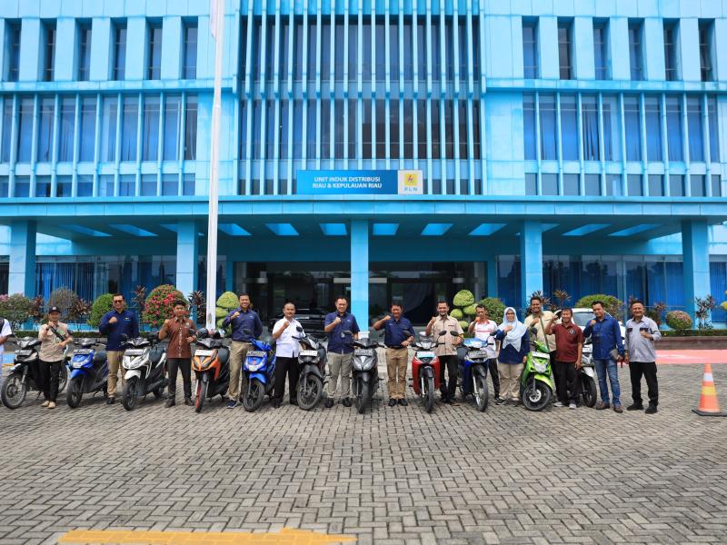Inisiatif Hijau : PLN Gandeng 6 SMK di Riau Ubah Motor BBM Jadi Listrik