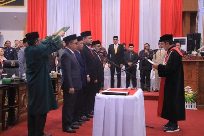 Ketua PN Pekanbaru Lantik 4 Pimpinan DPRD Pekanbaru