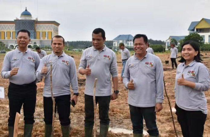 Raker Komwil 1 Apeksi, Ketua DPRD Pekanbaru Sabarudi Ikuti Penanaman Pohon