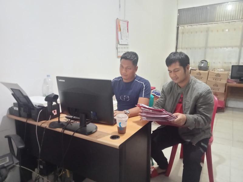 Berikan Pelayanan Terbaik Pengurusan SKCK, Personil Sat Intelkam Polres Kampar Tetap Bekerja Meskipun Hari Libur