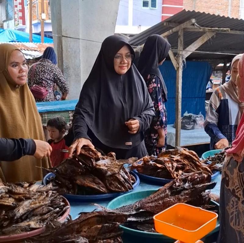 H-1 PSU, Afni Bikin Riuh Pasar Sungai Apit