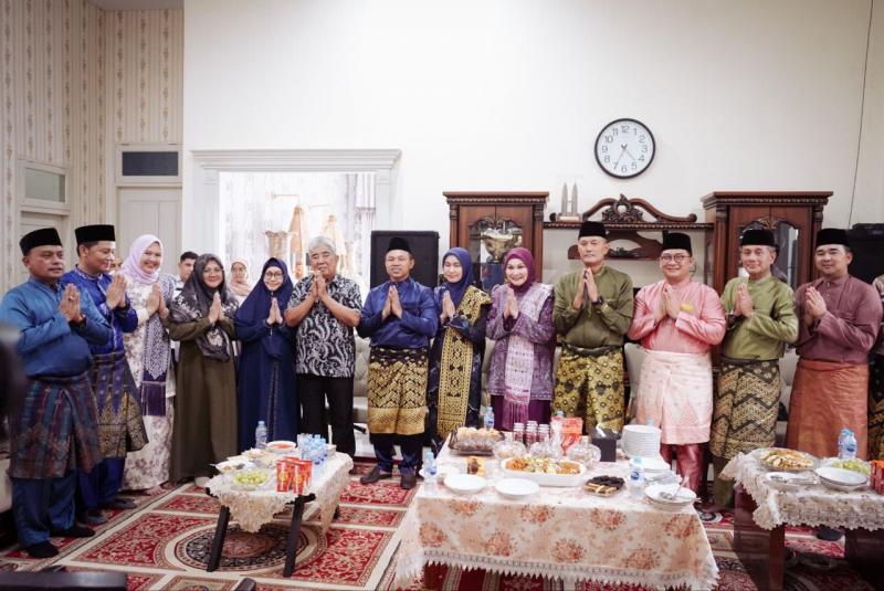 Bertemu di Rumah Arwin AS, Abdul Wahid Nyatakan Siap Melantik Afni di Siak