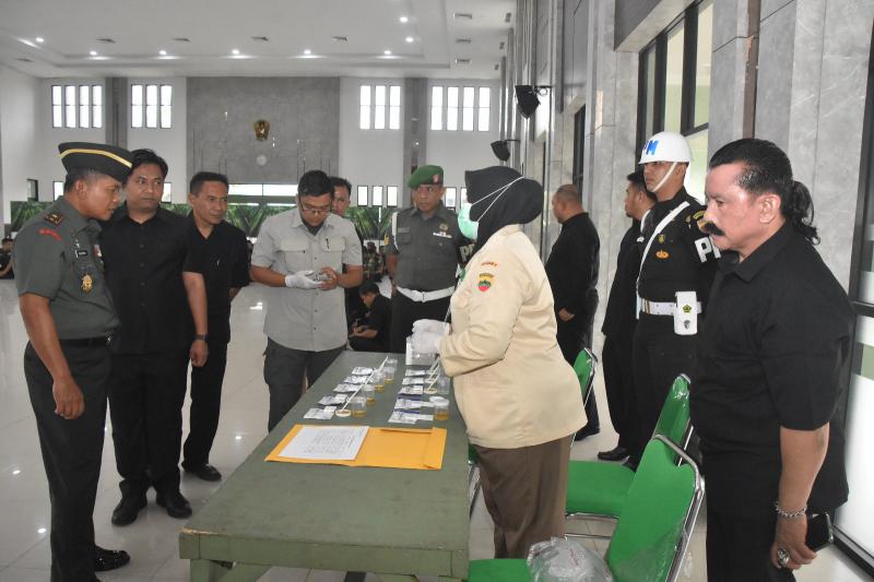 Danrem 031/Wira Bima Sidak Pengecekan Urine Terhadap Prajurit Usai Cuti Lebaran