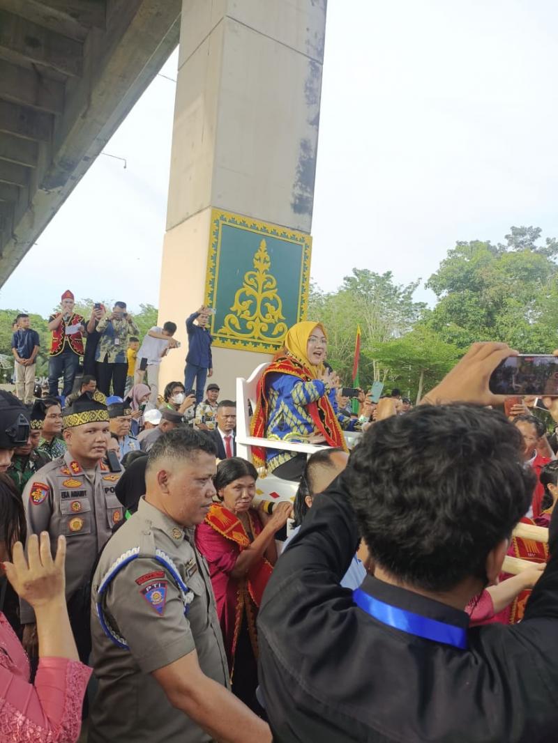 Tarian dari Lintas Suku dan Ras Meriahkan Pesta Rakyat Dr Afni Z - Syamsurizal