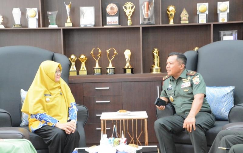 Danrem 031/WB kunjungi Kodim 0322/Siak, Sekaligus Jalin Silaturahmi dengan Bupati Siak yang Baru
