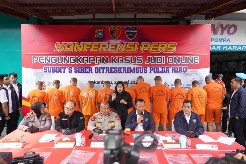 Polda Riau Tangkap 12 Pelaku Judi Online di Pekanbaru