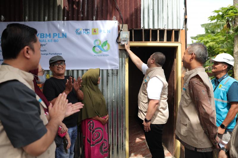 PLN dan YBM PLN Peringati Hari Listrik Nasional ke-80 dengan Berbagi Kebaikan untuk Dhuafa