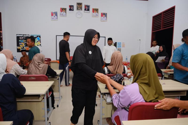 Bupati Afni Habiskan Akhir Tahun di Dusun Bedeng, Camat: Bupati Pertama yang Kunjungi Dusun Tanpa Listrik