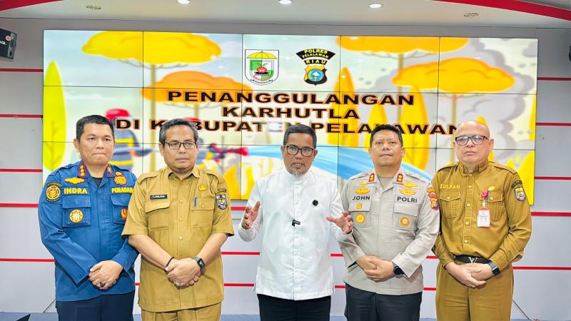 Bupati Zukri Puji Kolaborasi Tim Pemadam Api, Karhutla Berhasil Dikendalikan