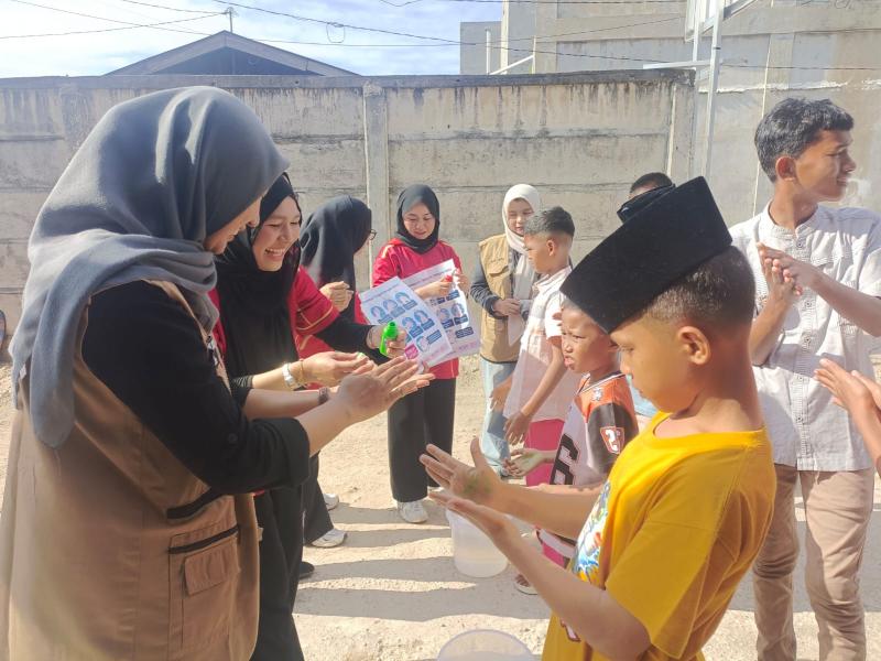 Mahasiswa UiTM Malaysia dan IYES Kolaborasi Edukasi Anak Panti Al Muhsinin
