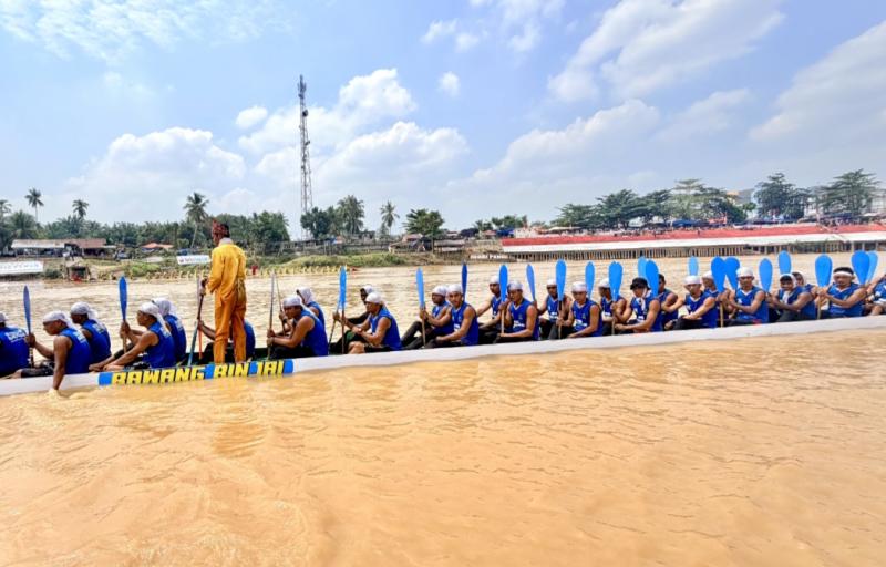 KKN Kelompok 21 Universitas Abdurrab Desa Rawang Binjai Ikut Melestarikan Budaya Pacu Jalur 2026