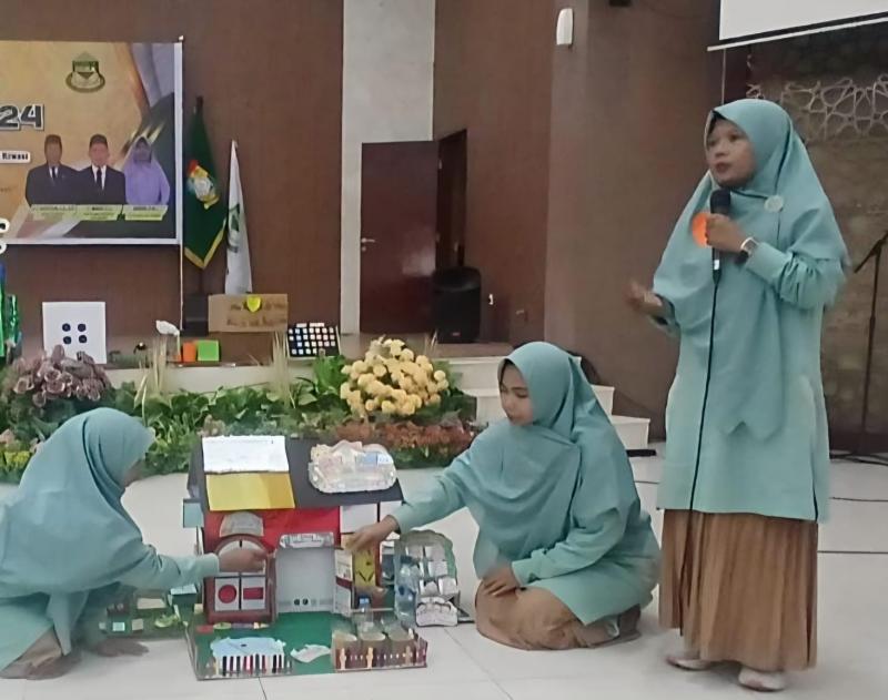 Usung Rumah Panca Cinta, Guru RA Nursyahira Sabet Juara 1 Lomba APE
