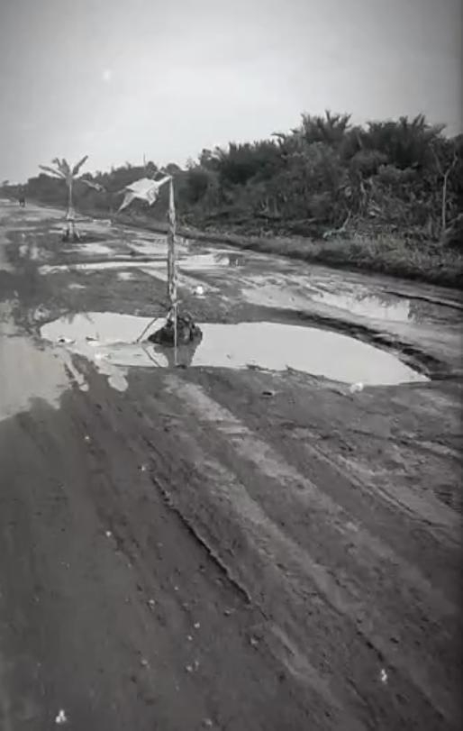 Alfedri Pamer Penghargaan, Rakyat Siak: Infrastruktur Kampung Hancur