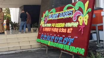 Ahmad Yuzar Sore Resmi Dilantik Pj Sekda Kampar, Karangan Bunga Bertebar